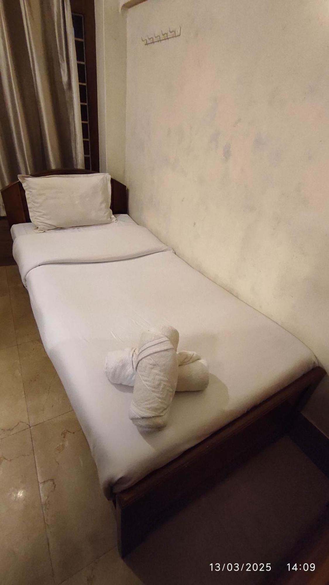 Baba Tourist Lodge Shillong Exterior foto