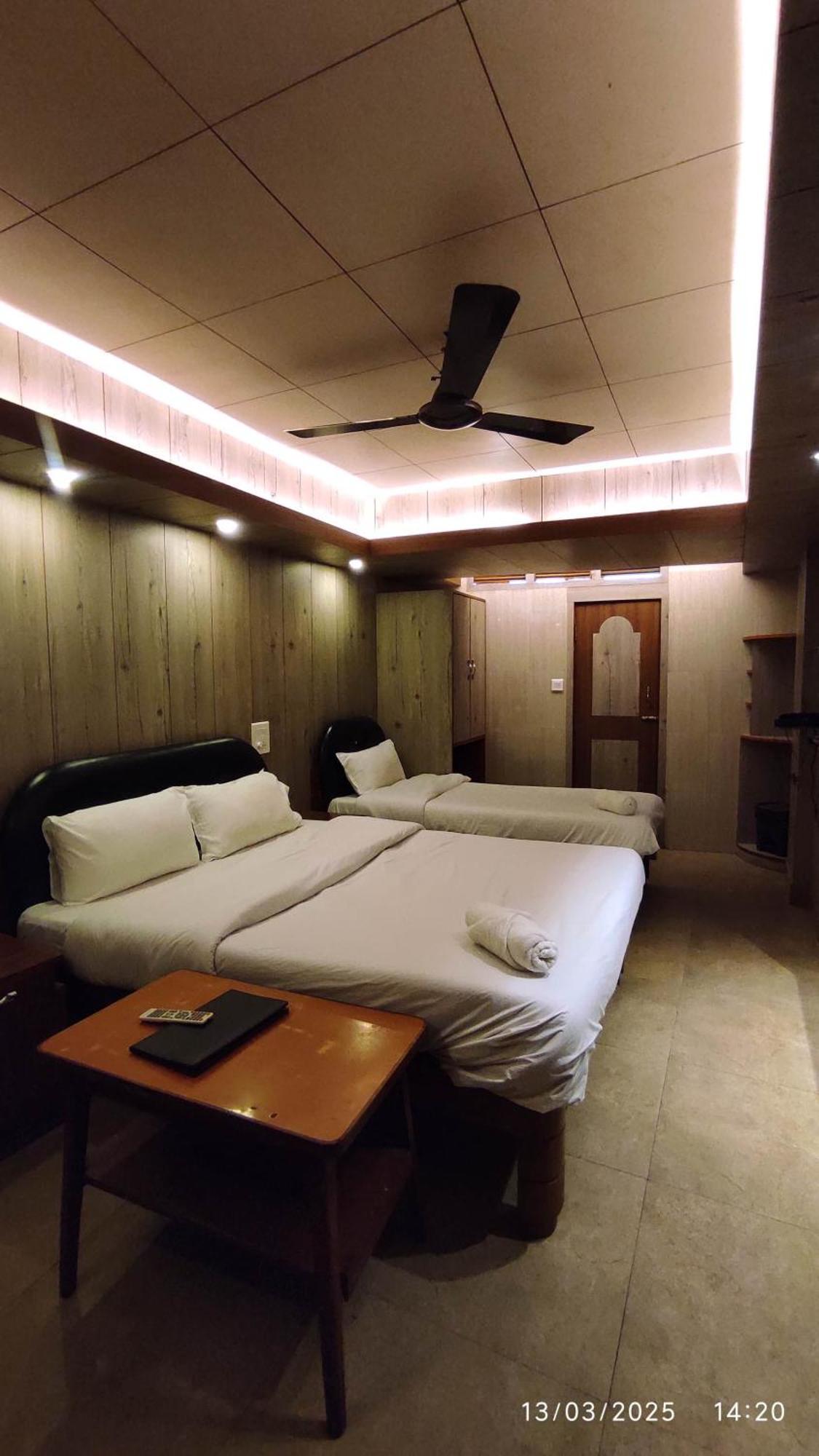 Baba Tourist Lodge Shillong Exterior foto