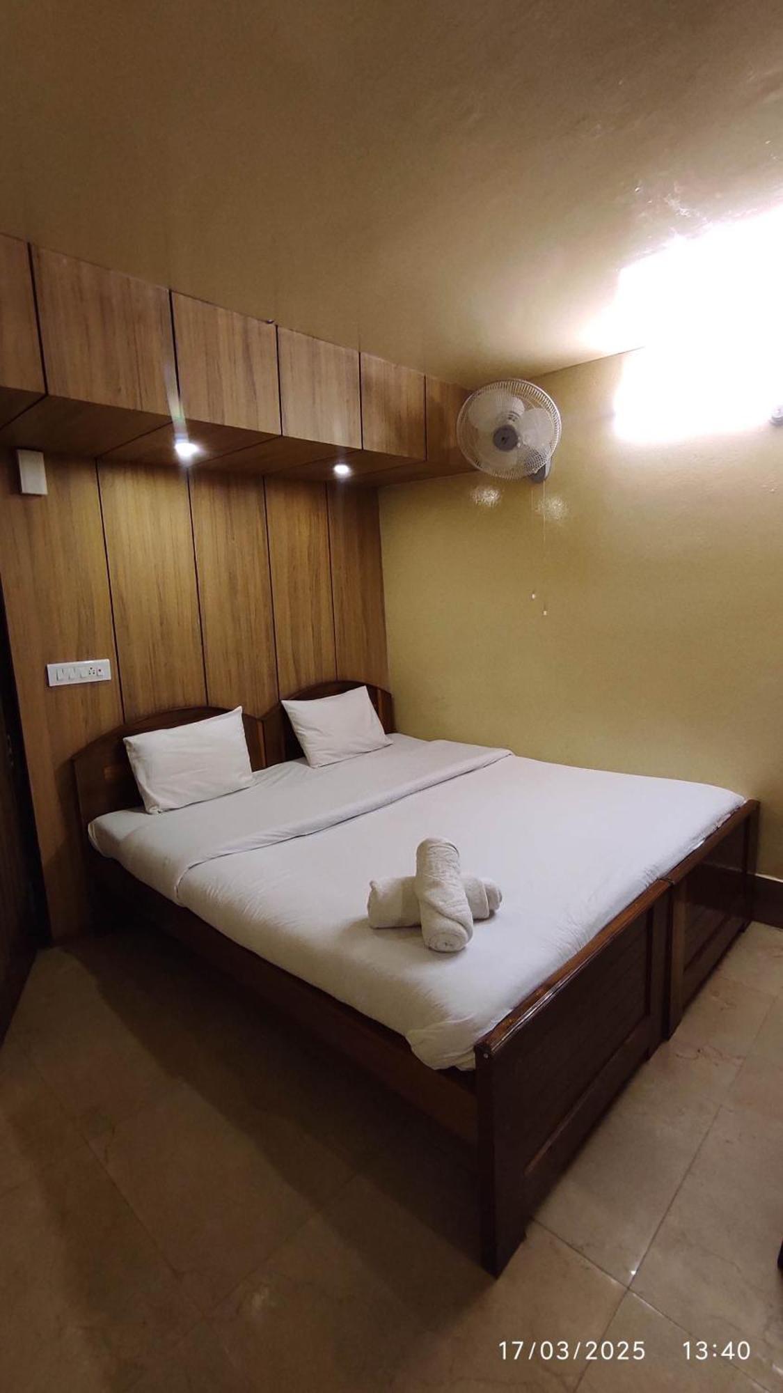 Baba Tourist Lodge Shillong Exterior foto